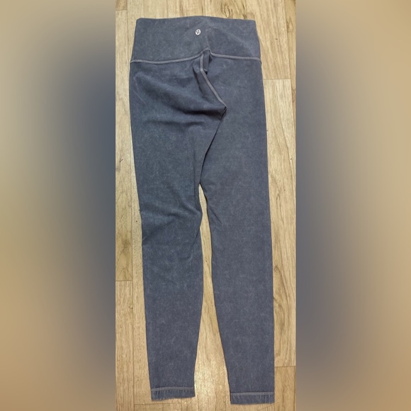 Lululemon Wunder Under High-Rise Tight *Snow Washed 28"
Washed Luna EUC - Picture 7 of 9